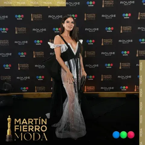 Gime Accardi con un diseño de Pucheta - Paz en la alfombra roja de los Martín Fierro de la Moda 2024 Gime Accardi con un diseño de Pucheta - Paz en la alfombra roja de los Martín Fierro de la Moda 2024