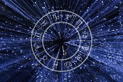 La rueda zodiacal, con los símbolos de los 12 signos astrales. La rueda zodiacal, con los símbolos de los 12 signos astrales.