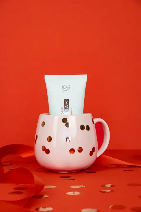 Set de taza y crema para manos de Isadora Set de taza y crema para manos de Isadora