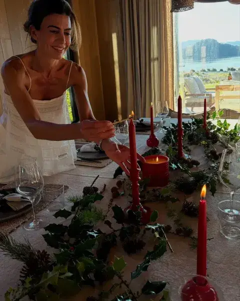 Juliana awada en la mesa navideña Juliana awada en la mesa navideña