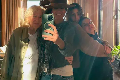 Foto de Juliana Awada y su familia. Foto de Juliana Awada y su familia.