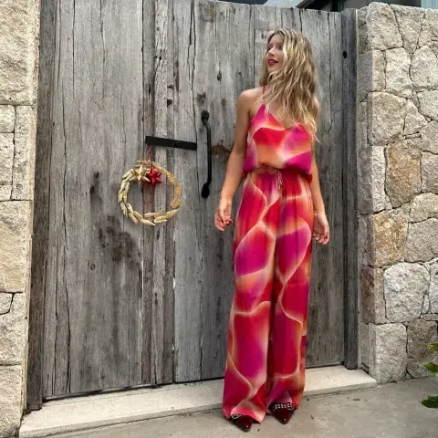 El look de Laurita Fernández en la Nochebuena de 2024. El look de Laurita Fernández en la Nochebuena de 2024.