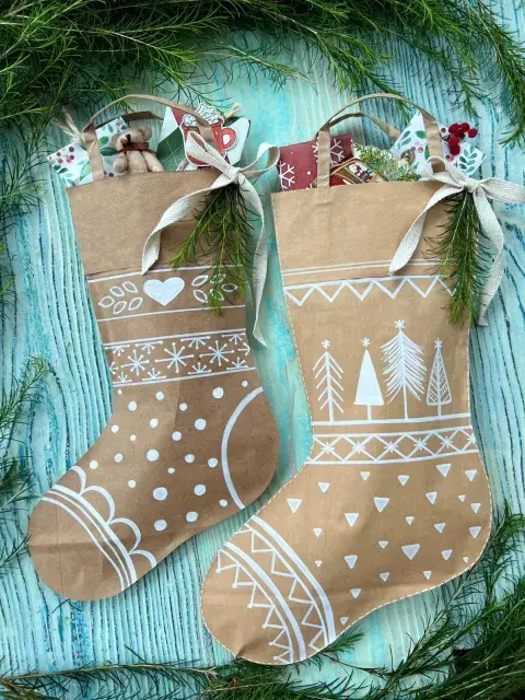 Botas navideñas para los paquetitos de regalos de Navidad. Botas navideñas para los paquetitos de regalos de Navidad.