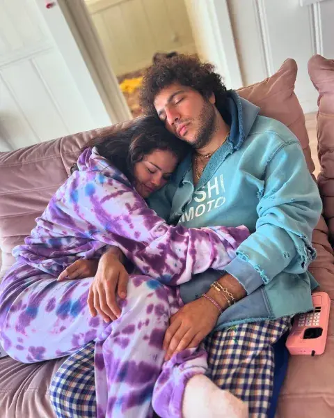 Foto de Selena Gomez y Benny Blanco Foto de Selena Gomez y Benny Blanco