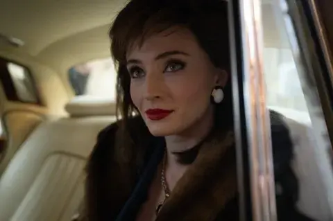 Imagen de Sophie Turner en la serie Joan. Imagen de Sophie Turner en la serie Joan.