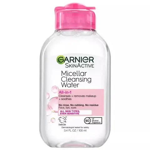 un agua micelar pequeña un agua micelar pequeña
