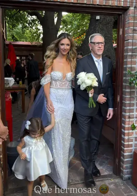 El vestido de novia de Stephanie Damner. El vestido de novia de Stephanie Damner.