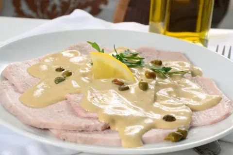 Foto de vitel toné. Foto de vitel toné.