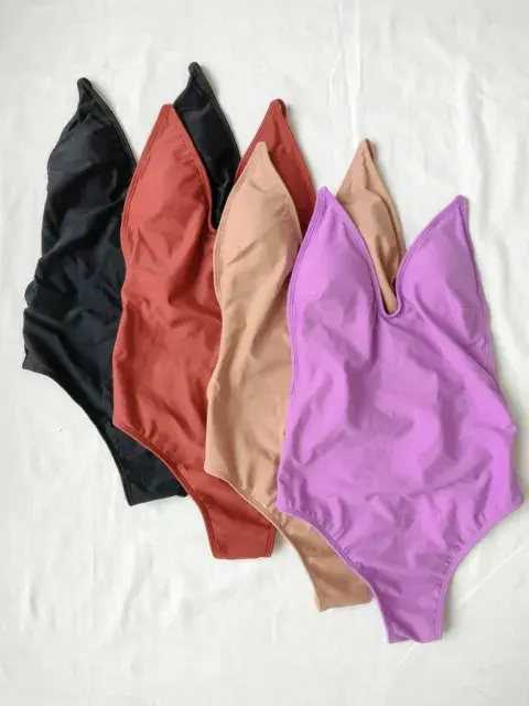 4 trajes de baño en distintos colores 4 trajes de baño en distintos colores