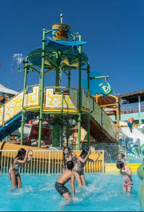 Aquafan: un mega parque acuático Aquafan: un mega parque acuático