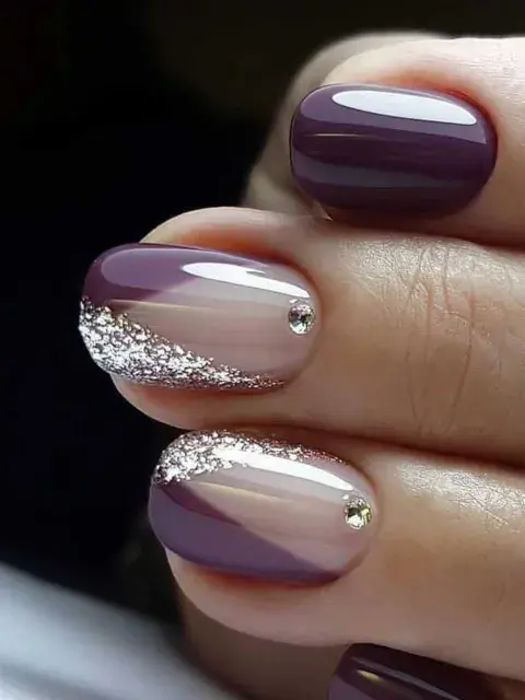 Una propuesta con un diseño bien jugado con glitter e incrustaciones de brillos Una propuesta con un diseño bien jugado con glitter e incrustaciones de brillos