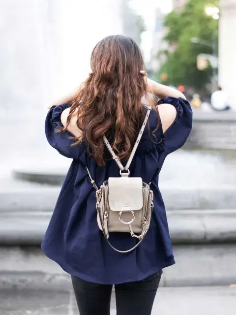 Las mochilas minimalistas llegan al escenario 2025 para ocupar el lugar de las carteras bandoleras Las mochilas minimalistas llegan al escenario 2025 para ocupar el lugar de las carteras bandoleras