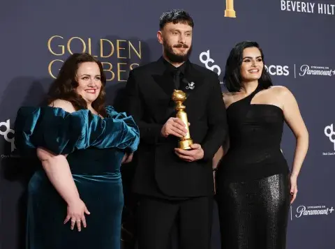Foto del elenco de Baby Reindeer en los Golden Globes 2025. Foto del elenco de Baby Reindeer en los Golden Globes 2025.