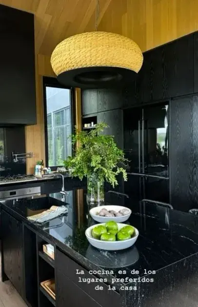 Cocina de Juliana Awada en su casa en Villa La Angostura Cocina de Juliana Awada en su casa en Villa La Angostura