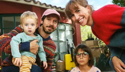 Foto de una familia de 4 integrantes Foto de una familia de 4 integrantes