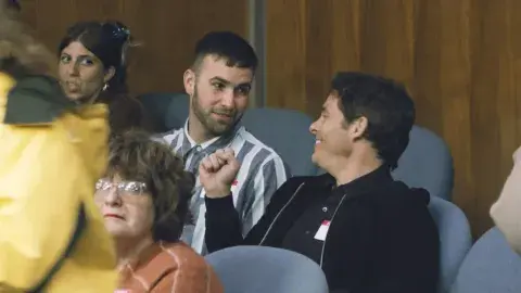 Imagen de la serie Jury Duty. Imagen de la serie Jury Duty.