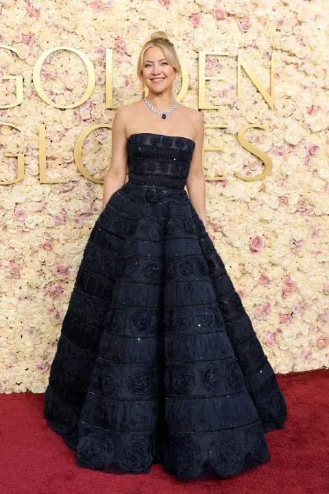 Kate Hudson con un look de Carolina Herrera en la alfombra roja de los Golden Globes 2025. Kate Hudson con un look de Carolina Herrera en la alfombra roja de los Golden Globes 2025.