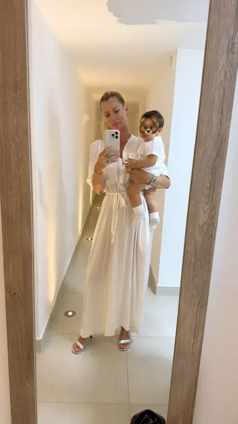 El look en blanco de Nicole Neumann para recibir el Año Nuevo 2025. El look en blanco de Nicole Neumann para recibir el Año Nuevo 2025.