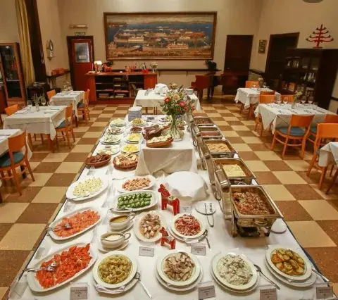 Un templo que esconde un restaurante en San Telmo. Un templo que esconde un restaurante en San Telmo.