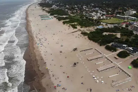 Valeria del Mar se encuentra entre la vieja Ostende y el exclusivo Cariló Valeria del Mar se encuentra entre la vieja Ostende y el exclusivo Cariló