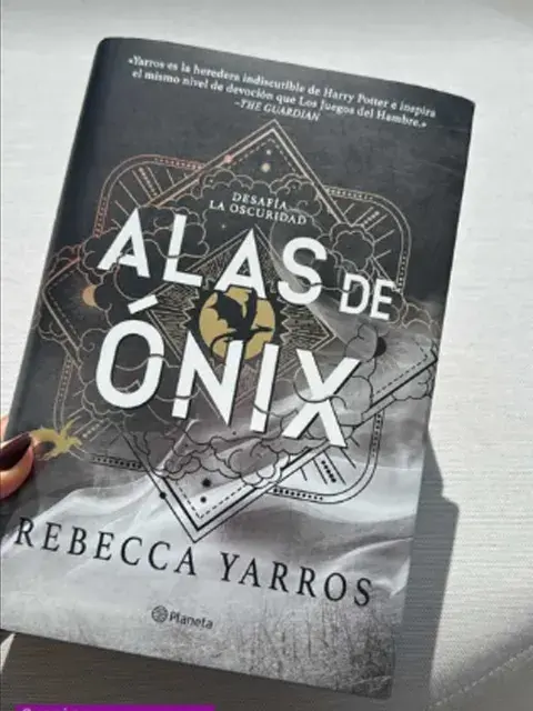 Antonella Roccuzzo es fanática de la saga de Rebecca Yarros Antonella Roccuzzo es fanática de la saga de Rebecca Yarros