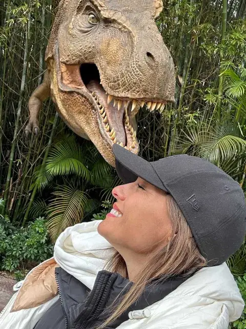 Pampita Ardohain se encuentra disfrutando de un viaje con sus hijos y su familia en Orlando Pampita Ardohain se encuentra disfrutando de un viaje con sus hijos y su familia en Orlando