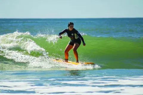 mujer surfer mujer surfer