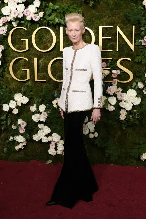 Tilda Swinton en la alfombra roja de los Golden Globes 2025. Tilda Swinton en la alfombra roja de los Golden Globes 2025.