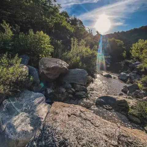En Valle Hermoso los ríos y las cascadas resultan atracciones naturales típicas del paisaje serrano En Valle Hermoso los ríos y las cascadas resultan atracciones naturales típicas del paisaje serrano