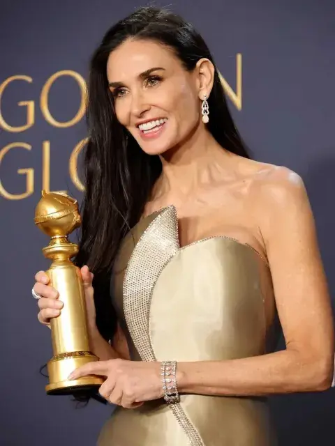 Demi Moore obtuvo el premio en la categoría a Mejor actuación femenina en comedia en los Globo de Oro 2025 Demi Moore obtuvo el premio en la categoría a Mejor actuación femenina en comedia en los Globo de Oro 2025