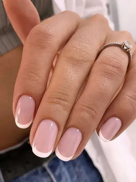 El “glow french” desembarca en el mundo beauty y se convierte en la manicura elegida de este año El “glow french” desembarca en el mundo beauty y se convierte en la manicura elegida de este año