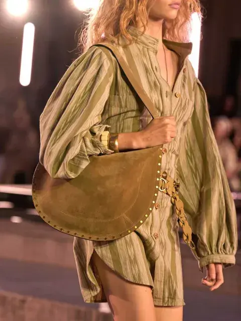 Este estilo se remonta a la década de los 70. Este estilo se remonta a la década de los 70.