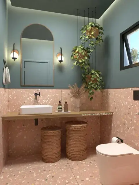 También podés elegir por pintar una pared en un color oscuro y el piso revestirlo con una tonalidad más clara para darle movimiento al ambiente