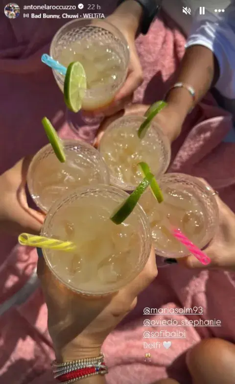 Foto del brindis de Antonela Roccuzzo con sus amigas más íntimas. Foto del brindis de Antonela Roccuzzo con sus amigas más íntimas.