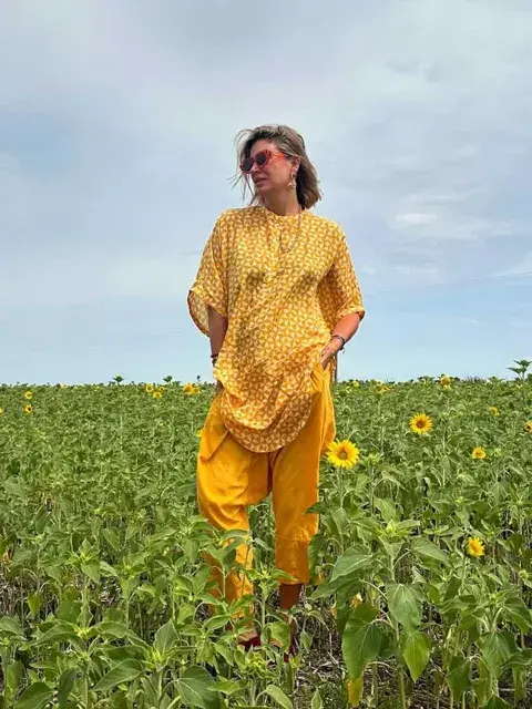 Dolores Barreiro de amarillo Dolores Barreiro de amarillo