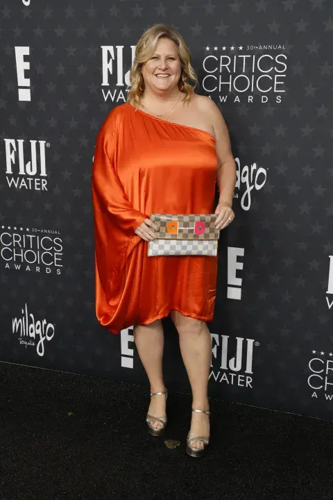 Bridget Everett en la alfombra roja de los Critics Choice Awards 2025. Bridget Everett en la alfombra roja de los Critics Choice Awards 2025.