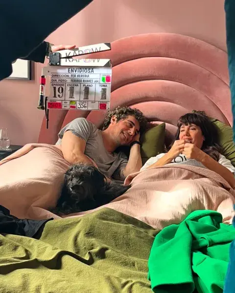 Uma como Roto, junto a Griselda Siciliani y Esteban Lamothe en el set de Envidiosa. Uma como Roto, junto a Griselda Siciliani y Esteban Lamothe en el set de Envidiosa.