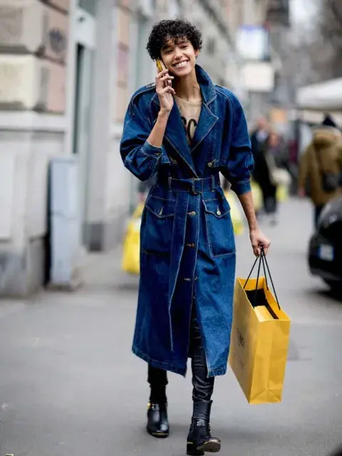 Algunas apuestas cuentan con una silueta con lazo, otras con botones y las hay con apliques de piel para el alto invierno Algunas apuestas cuentan con una silueta con lazo, otras con botones y las hay con apliques de piel para el alto invierno
