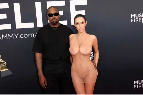 Bianca Censori, pareja de Kanye West, acaparó todas las miradas con un outfit que generó controversia y le costó su expulsión del evento Bianca Censori, pareja de Kanye West, acaparó todas las miradas con un outfit que generó controversia y le costó su expulsión del evento