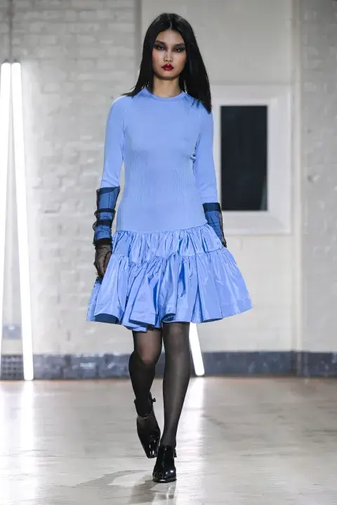 Waist down dress en London Fashion Week Waist down dress en London Fashion Week