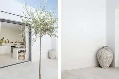 Los jarrones rústicos son una referencia de los años que pasaron los dueños de casa en La Toscana. Los jarrones rústicos son una referencia de los años que pasaron los dueños de casa en La Toscana.