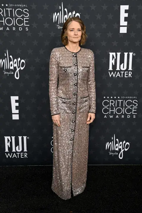 Jodie Foster en la alfombra roja de los Critics Choice Awards 2025. Jodie Foster en la alfombra roja de los Critics Choice Awards 2025.