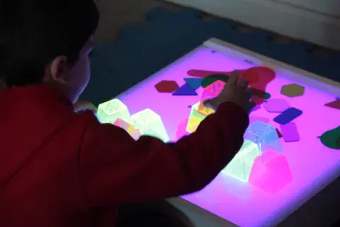 Es una actividad pensada para chicos pero también para docentes, el juego como herramienta creativa y pedagógica. Es una actividad pensada para chicos pero también para docentes, el juego como herramienta creativa y pedagógica.
