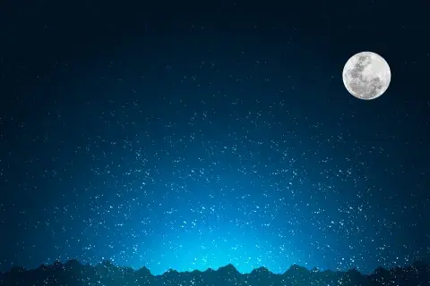 Una luna llena sobre un cielo estrellado. Una luna llena sobre un cielo estrellado.