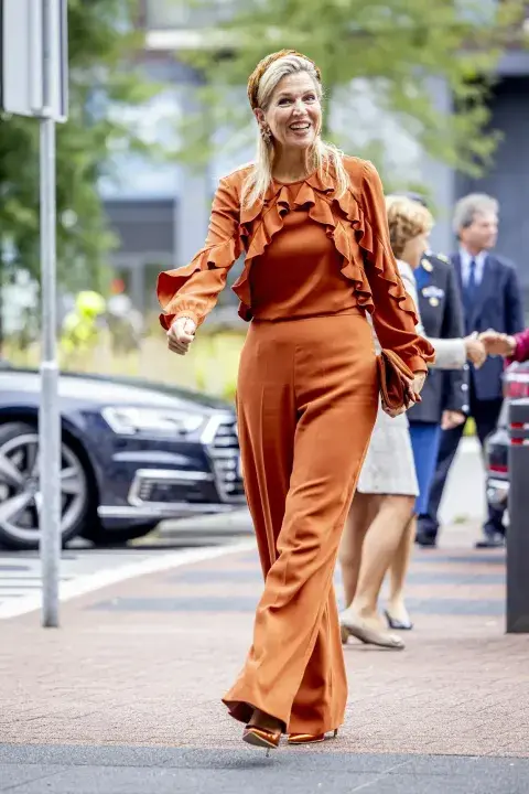 Máxima Zorreguieta marca tendencia con un look total orange. Máxima Zorreguieta marca tendencia con un look total orange.