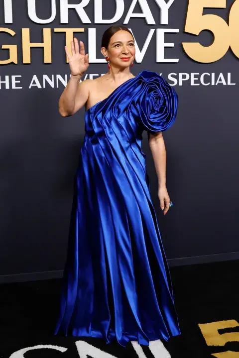 Maya Rudolph en la alfombra roja de la gala SNL 50. Maya Rudolph en la alfombra roja de la gala SNL 50.