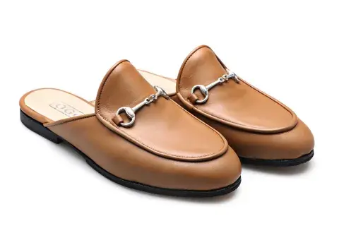 Slippers con estribo en la capellada (Oggi zapatos, $129.999) Slippers con estribo en la capellada (Oggi zapatos, $129.999)