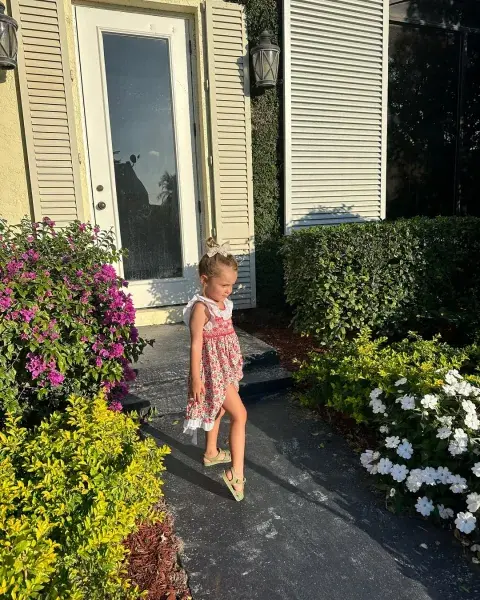 El look boho chic de Anita, la hija de Pampita.