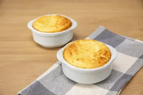 SOUFFLÉ DE QUESO SOUFFLÉ DE QUESO