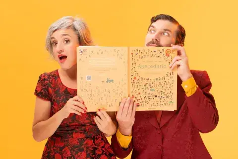 Sueño con canciones es un espectáculo, producido por una editorial, para cantar con todas las letras. Sueño con canciones es un espectáculo, producido por una editorial, para cantar con todas las letras.